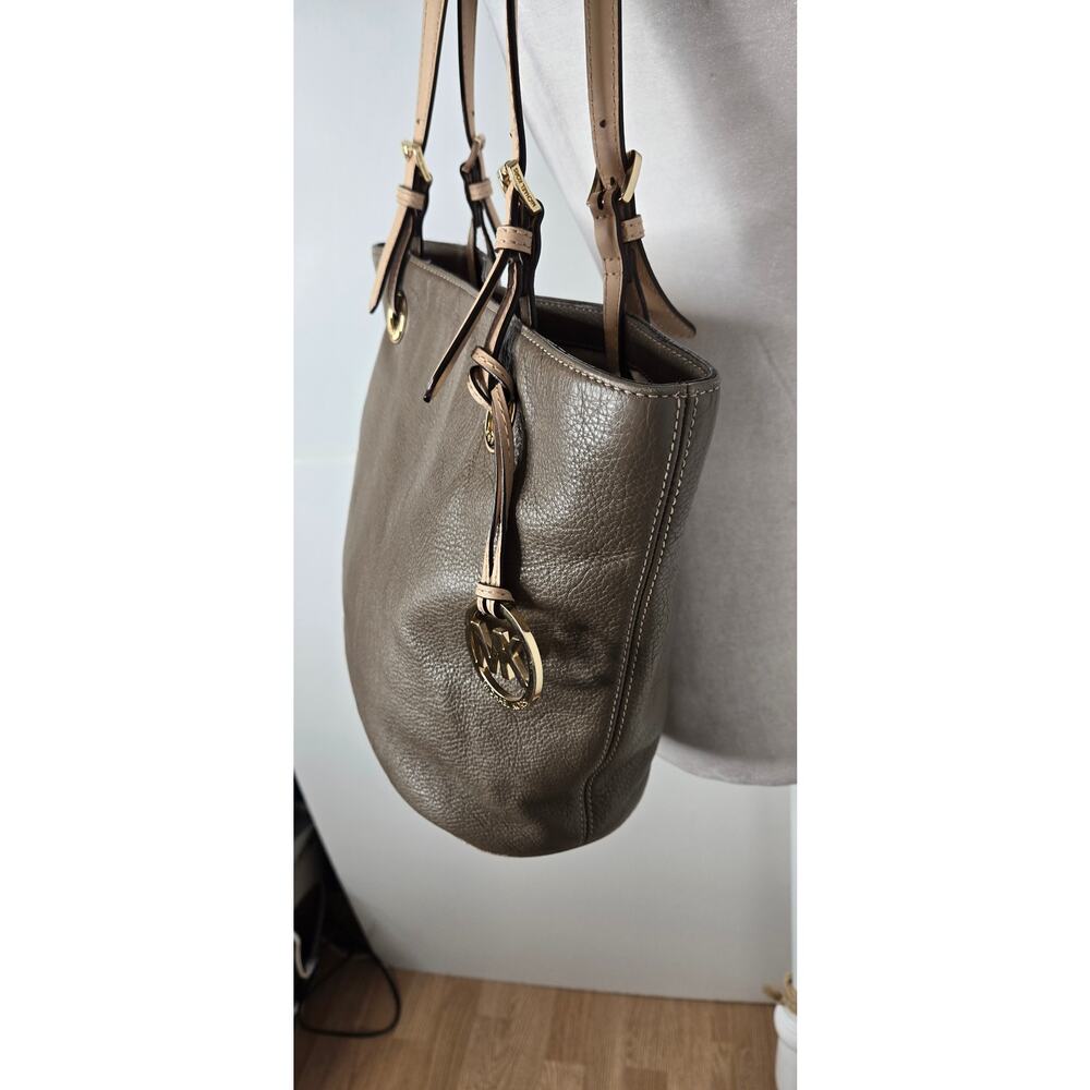 🎄 Michael Kors leather bag medium pewter grey tan gold - Picture 9 of 17